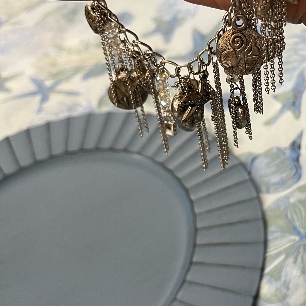 Matching necklace and earring set with a scripture engraved on the heart - Picture 2 of 2